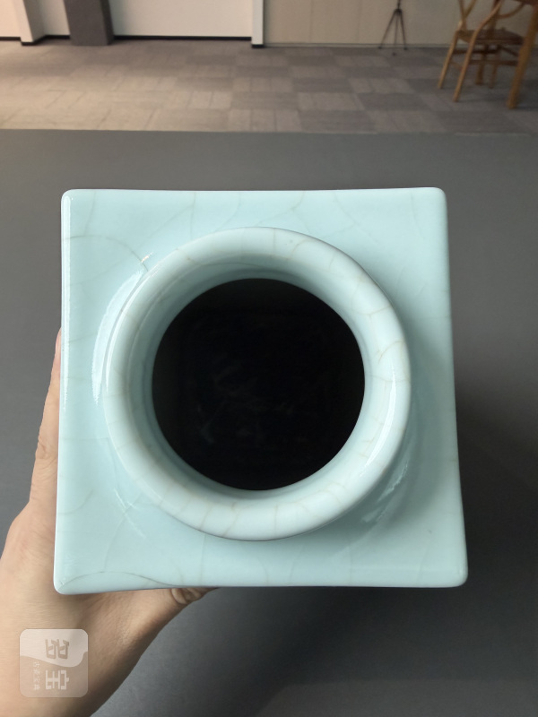 清同治 粉青釉八卦琮式瓶 - 图6